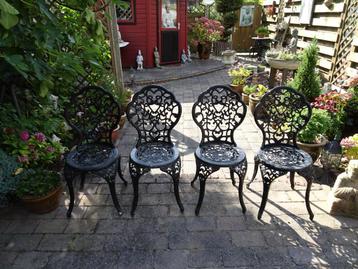 4 Bistro tuinstoelen in vintage stijl beschikbaar voor biedingen