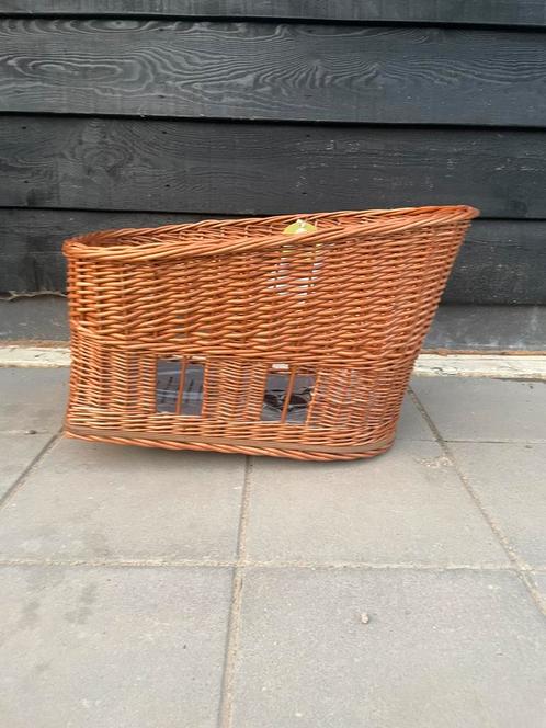 Gloednieuwe Basil Pasja hondenmand maat L, nieuwprijs 100€!, Fietsen en Brommers, Fietsaccessoires | Fietsmanden, Nieuw, Fietsmand