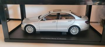 Autoart Mercedes C klasse W204 beschikbaar voor biedingen