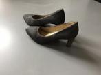 Nieuwe pumps, donkergrijs suede, 41, Kleding | Dames, Schoenen, Nieuw, Ophalen of Verzenden, Grijs, Manfield