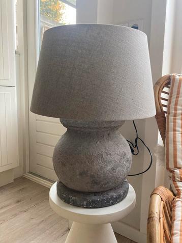 Mooie grijze schemerlamp betonvoet Hoffz stijl beschikbaar voor biedingen