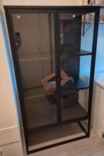 Vitrinekast Virum - Jysk, Huis en Inrichting, Ophalen, 50 tot 100 cm, Zo goed als nieuw, 150 tot 200 cm