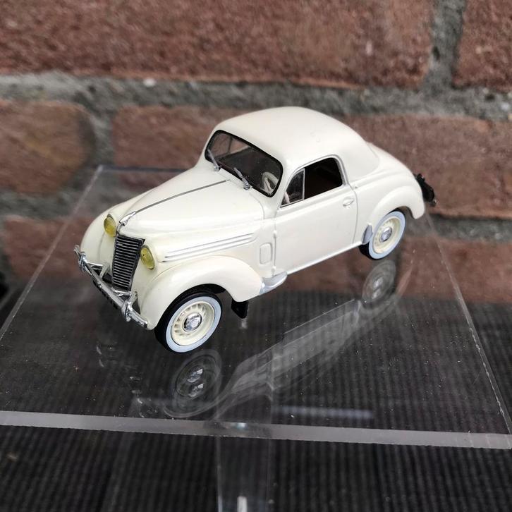 1:43 RENAULT JUVAQUATRE COUPÉ, Hobby en Vrije tijd, Modelauto's | 1:43, Zo goed als nieuw, Auto, Overige merken, Ophalen of Verzenden
