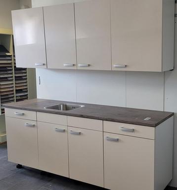 NIEUWE Bruynzeel Keuken 220 cm "MAGNOLIA" Decor / INNOVARE beschikbaar voor biedingen