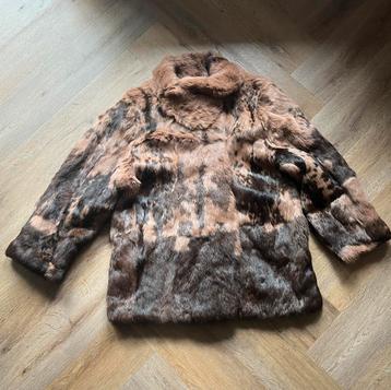 Prachtige bruine en beige bontjas uit konijnenvacht L 44 beschikbaar voor biedingen