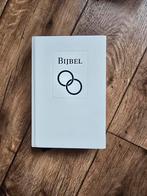 Witte Bijbel met trouwringen, Ophalen of Verzenden, Zo goed als nieuw, Christendom | Protestants