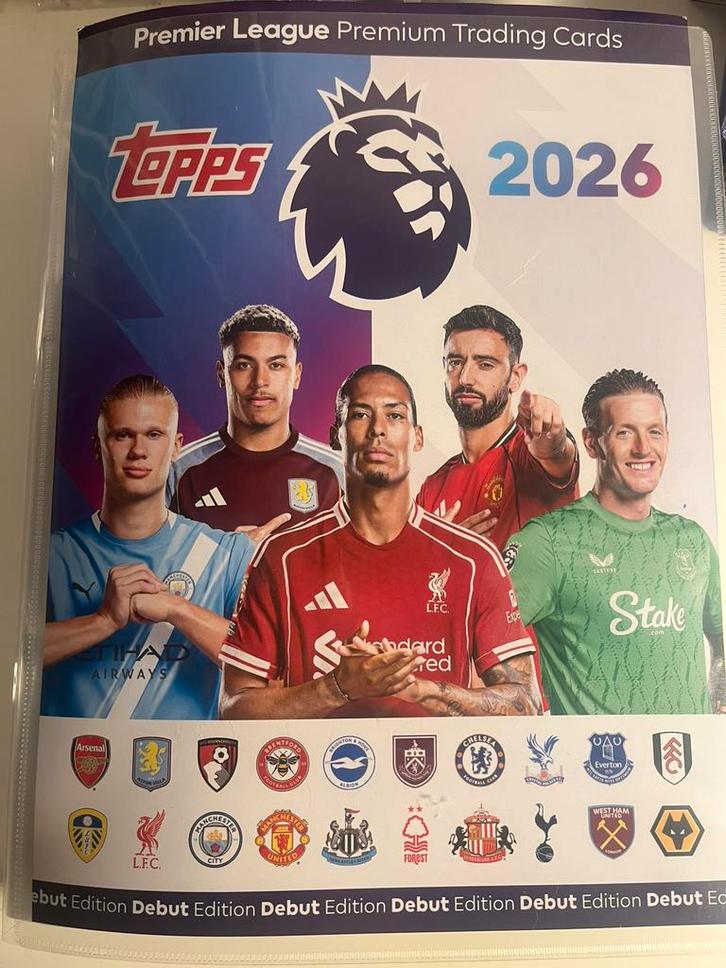 GEZOCHT: Topps premier league 2025-2026, Verzamelen, Sportartikelen en Voetbal, Zo goed als nieuw, Poster, Plaatje of Sticker