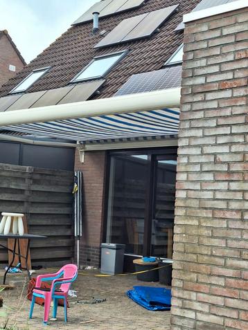 Uitvalscherm. Knikarm. beschikbaar voor biedingen