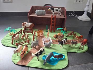 Speelgoed boerderij met erg veel dieren & accessoires beschikbaar voor biedingen