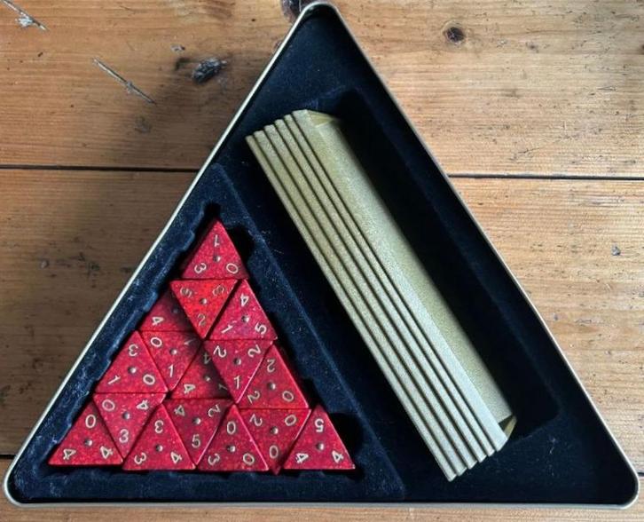 Triominos Gold Edition, Hobby en Vrije tijd, Gezelschapsspellen | Bordspellen, Gebruikt, Vijf spelers of meer, Ophalen