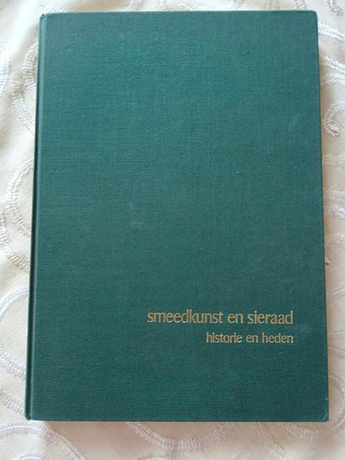 Smeedkunst en Sieraad  historie en heden stijl en ontwerp, Boeken, Kunst en Cultuur | Beeldend, Gelezen, Overige onderwerpen, Ophalen of Verzenden