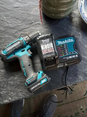 Makita boormachine met 2 accu en oplader beschikbaar voor biedingen