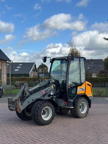 Giant g2500extra met cabine ( 855 uur )  pro inching beschikbaar voor biedingen