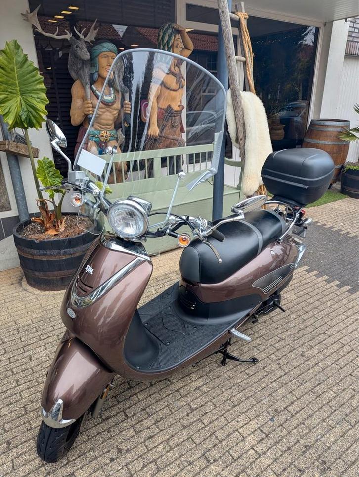 Sym allo retro scooter als nieuw!! Weinig km in goede staat!, Fietsen en Brommers, Snorfietsen en Snorscooters, Zo goed als nieuw