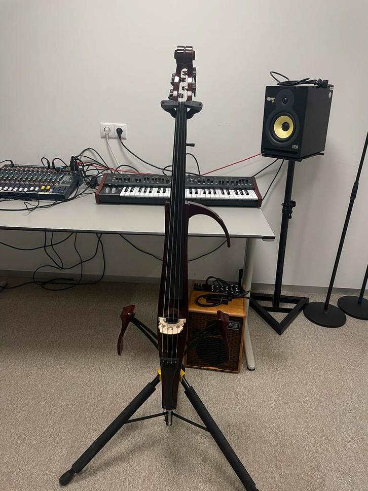Yamaha SVC 210 Elektrische Cello - Nieuwstaat + Flightcase, Muziek en Instrumenten, Strijkinstrumenten | Cello's, Nieuw, 4/4-cello