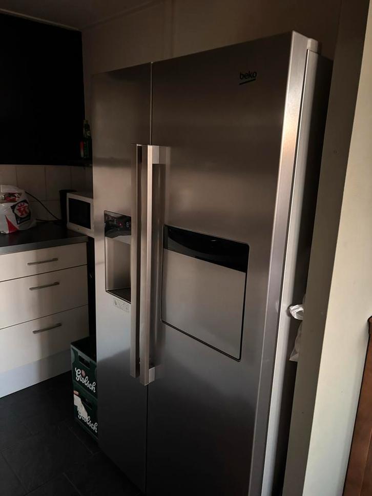 Ruime Amerikaanse koelkast van Beko, Witgoed en Apparatuur, Koelkasten en IJskasten, Gebruikt, Met aparte vriezer, 200 liter of meer