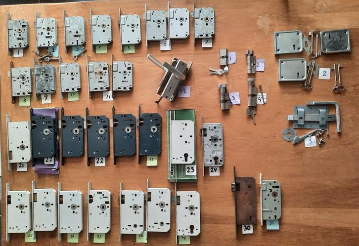 Diverse sloten 600 +1200 serie vintage / cilinder, Doe-het-zelf en Verbouw, Hang- en Sluitwerk, Slot, Rvs, Ophalen of Verzenden