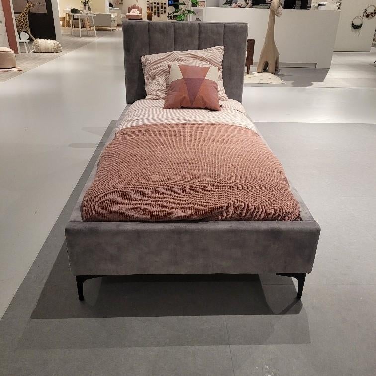 Kidsmill Track Bed Adore steel 90 x 200 cm, Huis en Inrichting, Slaapkamer | Bedden, Ophalen, 90 cm, Eenpersoons, Zo goed als nieuw