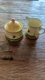 bijenland melkkannetje en suikerpotje .Zeller faïencerie, Overige typen, Ophalen of Verzenden, Zo goed als nieuw, Overige stijlen