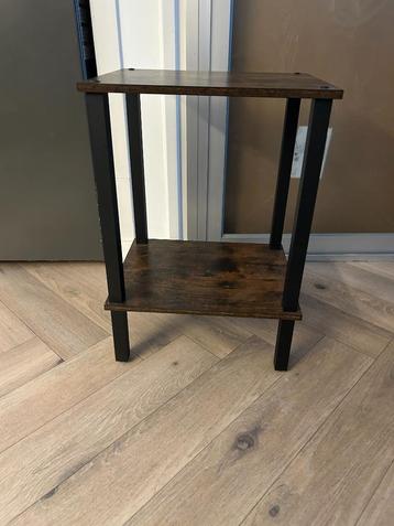 Sidetable beschikbaar voor biedingen
