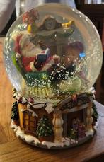 Kerstbal met kerst man in de bal, Diversen, Kerst, Ophalen of Verzenden, Zo goed als nieuw