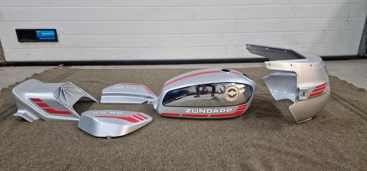 Zundapp KS80 SPUITSET compleet incl koplamporen in de kleur, Fietsen en Brommers, Brommeronderdelen | Zundapp, Nieuw, Ophalen