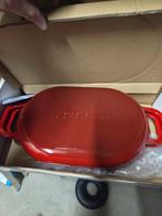 Nieuwe Sabatier Dutch Oven - Rood, Huis en Inrichting, Keuken | Potten en Pannen, Gietijzer, Nieuw, Ophalen of Verzenden, Keramische plaat