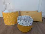 Hanglamp, opbergmand en kussentjes in okergeel, Kinderen en Baby's, Kinderkamer | Inrichting en Decoratie, Ophalen, Zo goed als nieuw