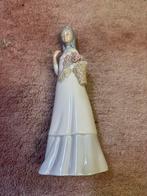 Lladro Porseleinen Figuur Meisje met Bloemen, Antiek en Kunst, Ophalen of Verzenden