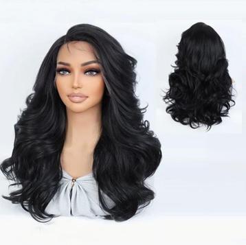 Swiss lace front pruik lang zwart haar met slagen beschikbaar voor biedingen
