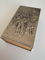 Metalen luciferdoos houder, motief Nachtwacht in relief, Verzamelen, Ophalen, Gebruikt, Overige typen