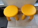 Twee gele kinder krukjes, Ophalen, Kunststof