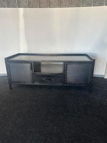 Tv meubel industrieel