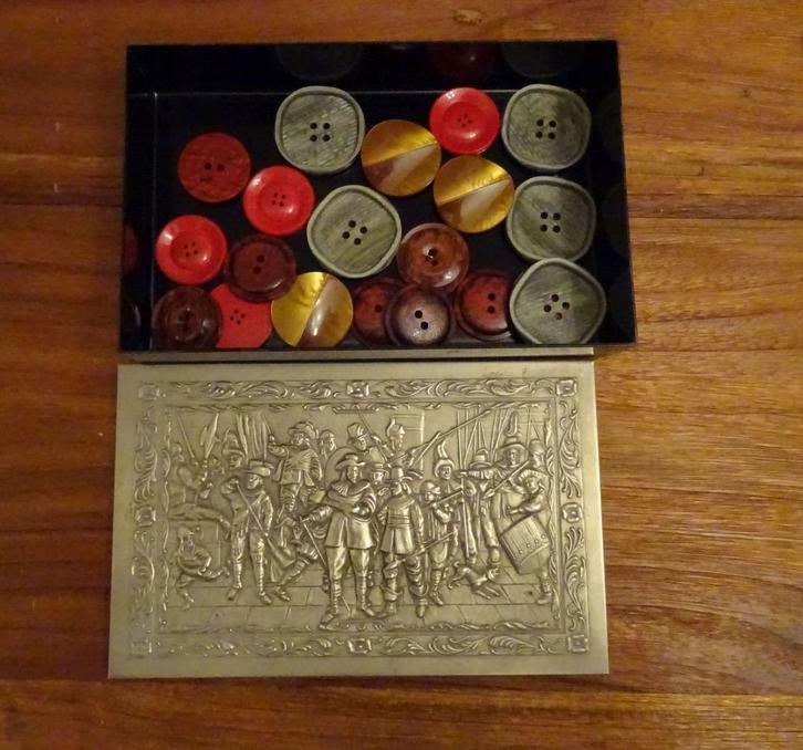 Doosje met Rembrand en grote oude knopen., Antiek en Kunst, Curiosa en Brocante, Ophalen of Verzenden