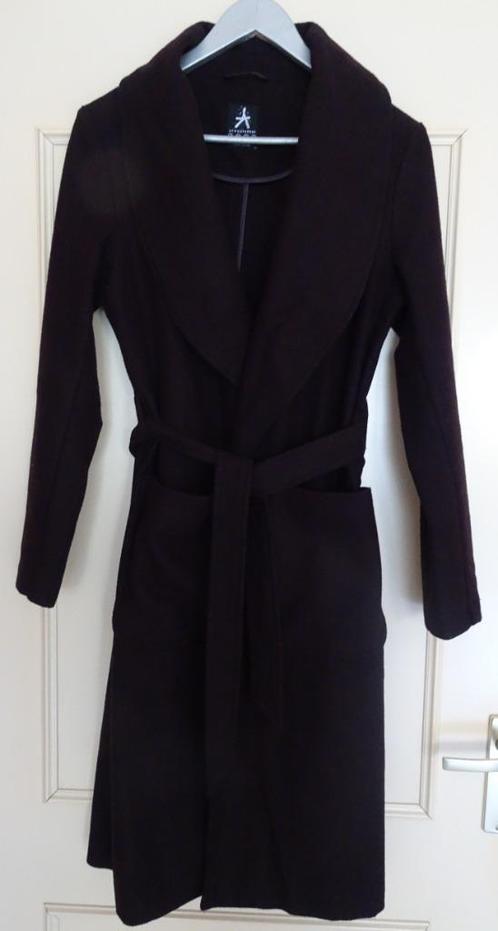 Bordeaux rode lange jas * 38 * ZGAN, Kleding | Dames, Jassen | Winter, Zo goed als nieuw, Maat 38/40 (M), Rood, Ophalen