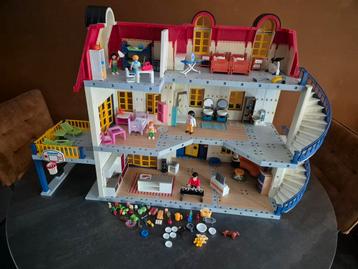 3965 - Groot Playmobil ingericht woonhuis met extra etage beschikbaar voor biedingen