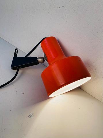 Anvia oranje wandlamp , jaren 60 beschikbaar voor biedingen