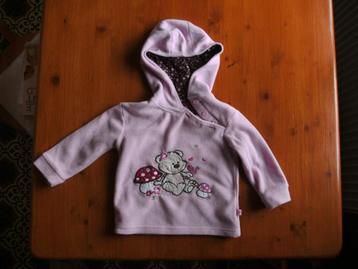 Roze fleecetrui met capuchon met opdruk. Merk: Okay. beschikbaar voor biedingen