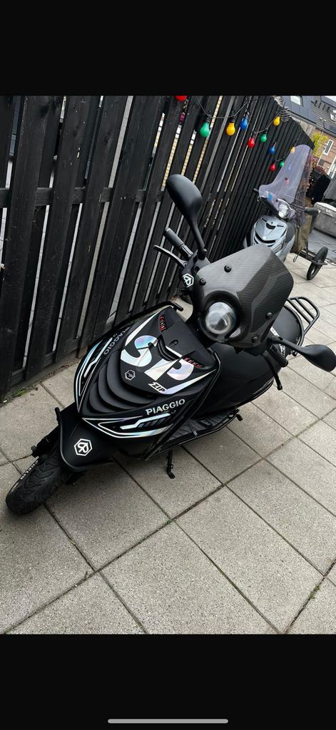 Piaggo zip 80cc, Fietsen en Brommers, Scooters | Piaggio, Zo goed als nieuw, Zip, Maximaal 45 km/u, Benzine, Ophalen