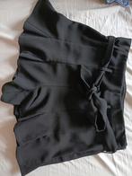 Broekje, Maat 38/40 (M), Ophalen of Verzenden, Zo goed als nieuw, Boven de knie