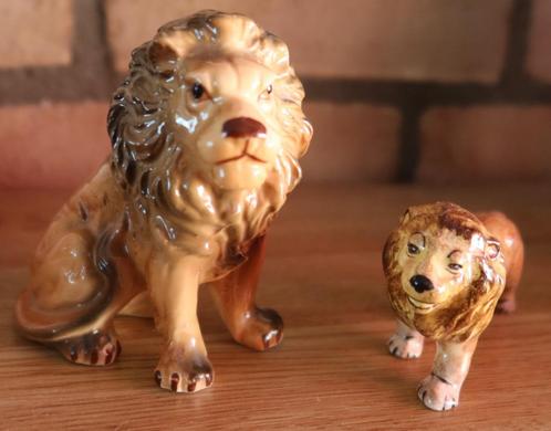 Twee stenen leeuwen, 1 zittend en 1 staand, Verzamelen, Beelden en Beeldjes, Zo goed als nieuw, Dier, Ophalen of Verzenden
