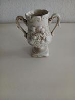 Oud vaasje met putti, Antiek en Kunst, Ophalen of Verzenden