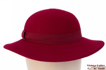 Vintage Dameshoed donker rood 56 incl gratis verzenden in NL beschikbaar voor biedingen