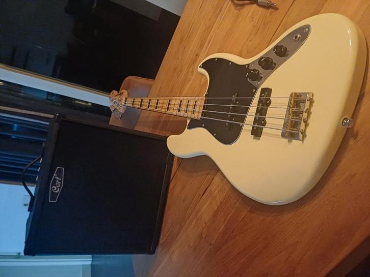 Basgitaar + Versterker, Muziek en Instrumenten, Snaarinstrumenten | Gitaren | Bas, Zo goed als nieuw, Ophalen