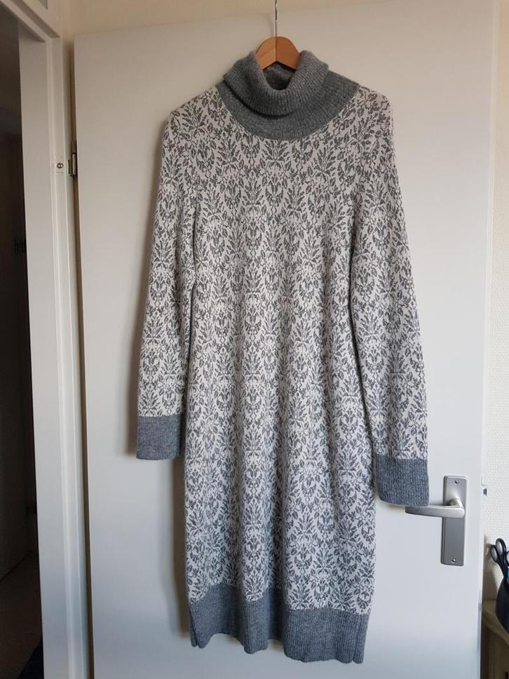 Fabiani Filippi grijze wollen jurk maat 40, Kleding | Dames, Jurken, Zo goed als nieuw, Maat 38/40 (M), Grijs, Onder de knie, Ophalen of Verzenden