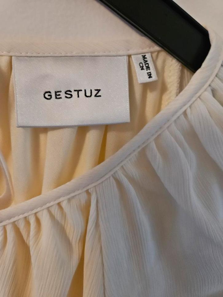 Gestuz Blouse Creme Open Rug Mt 44, Kleding | Dames, Blouses en Tunieken, Zo goed als nieuw, Maat 42/44 (L), Beige, Ophalen of Verzenden
