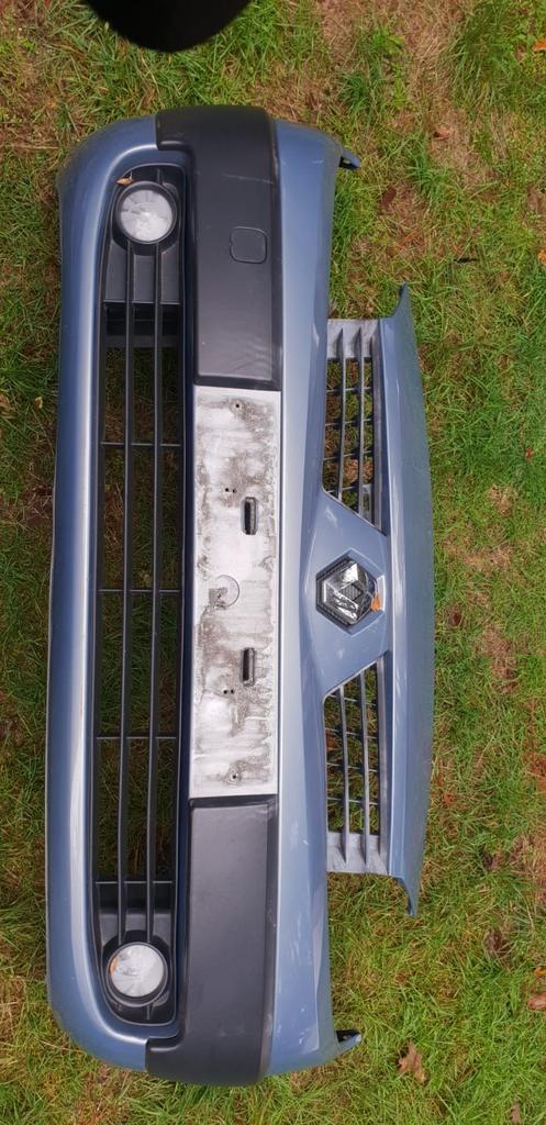 RENAULT MÉGANE SCENIC VOORBUMPER BJ 2003 TOT 2006, Auto-onderdelen, Carrosserie en Plaatwerk, Bumper, Voor, Gebruikt, Ophalen of Verzenden
