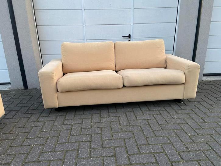 Tweezits Bank - Oker Geel - Gratis Bezorging (1 VERKOCHT), Huis en Inrichting, Banken | Bankstellen, Zo goed als nieuw, Rechte bank