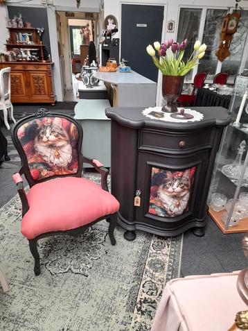 Fauteuil 185.00  kastje 185.00  beschikbaar voor biedingen