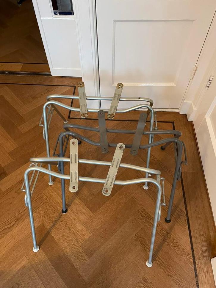 3x Eames stacking base (stapelonderstel) Herman Miller Vitra, Huis en Inrichting, Stoelen, Zo goed als nieuw, Grijs, Ophalen of Verzenden